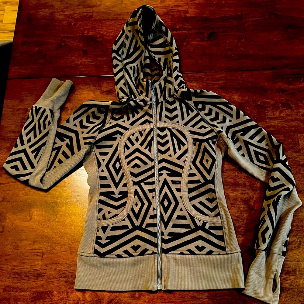 Lululemon (RARE) scuba zip up hoodie size 8